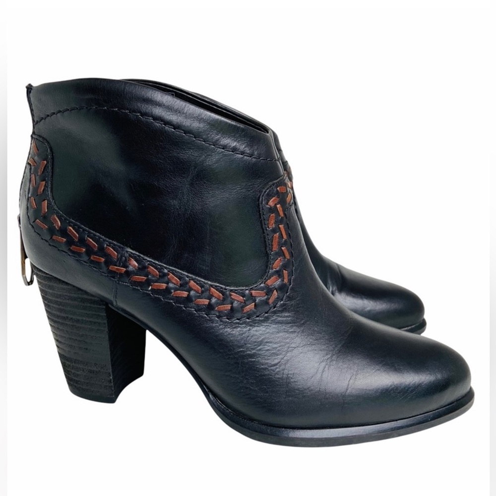 NEW UGG “Charlotte” Western Black Leather Ankle Boots NWOT Women size 6